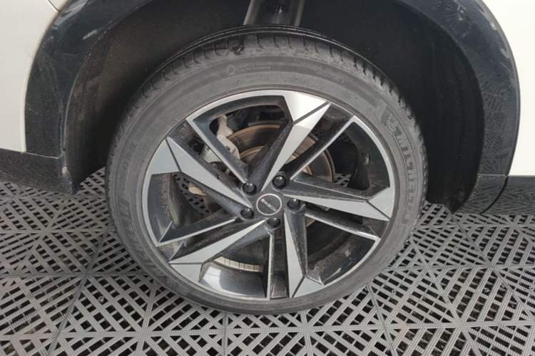 Used Roewe RX5 MAX 2022 1.5T Automatic Zhiwei Prestige Edition Right Rear Wheel Hub