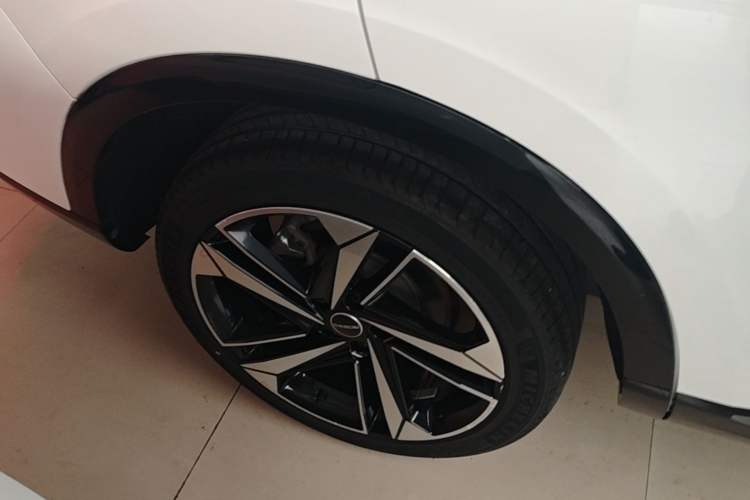 Used Roewe RX5 MAX 2022 1.5T Automatic Zhiwei Prestige Edition Right Rear Wheel Hub