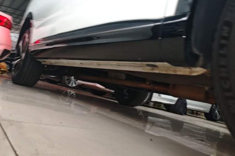 Used Roewe RX5 MAX 2022 1.5T Automatic Zhiwei Prestige Edition Right Side Sill