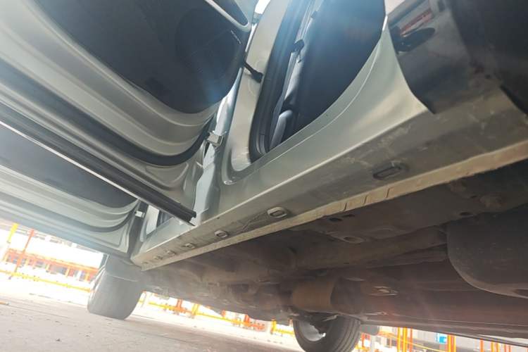 Used Roewe RX5 MAX 2022 1.5T Automatic Zhiwei Prestige Edition Left Side Sill