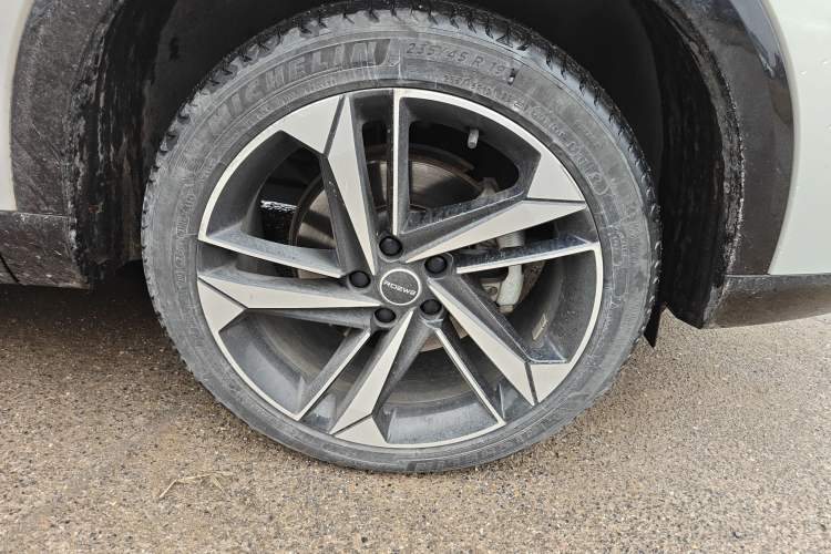 Used Roewe RX5 MAX 2022 1.5T Automatic Zhiwei Prestige Edition Right Front Wheel Hub
