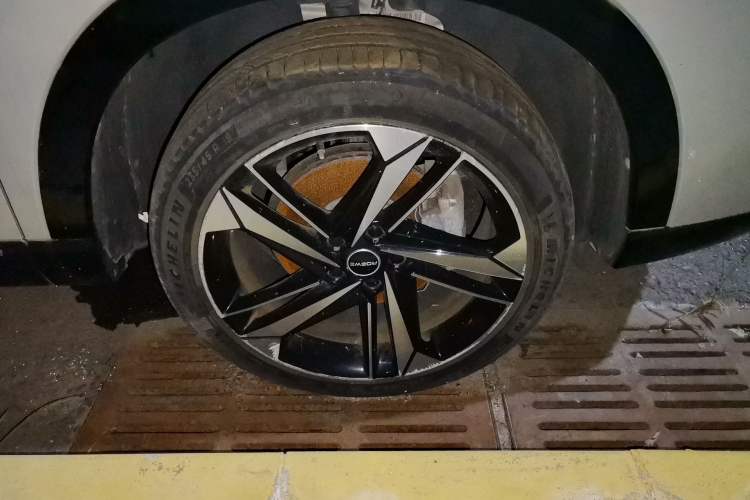 Used Roewe RX5 MAX 2022 1.5T Automatic Zhiwei Prestige Edition Right Front Wheel Hub