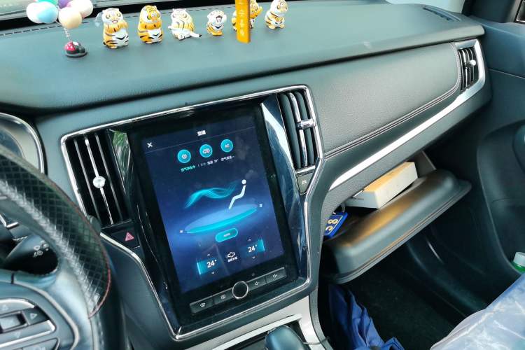 Used Roewe RX5 New Energy 2017 eRX5 50T Hybrid Connected Prestige Flagship Edition Audio And AC Panel