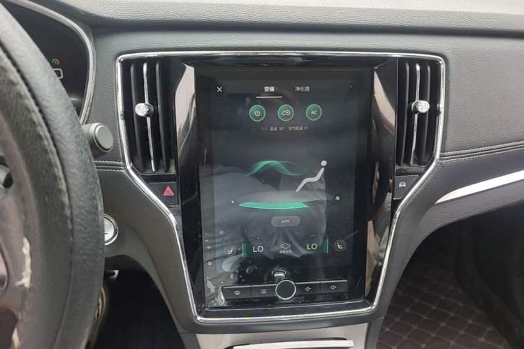 Used Roewe RX5 New Energy 2017 eRX5 50T Hybrid Connected Prestige Flagship Edition Audio And AC Panel
