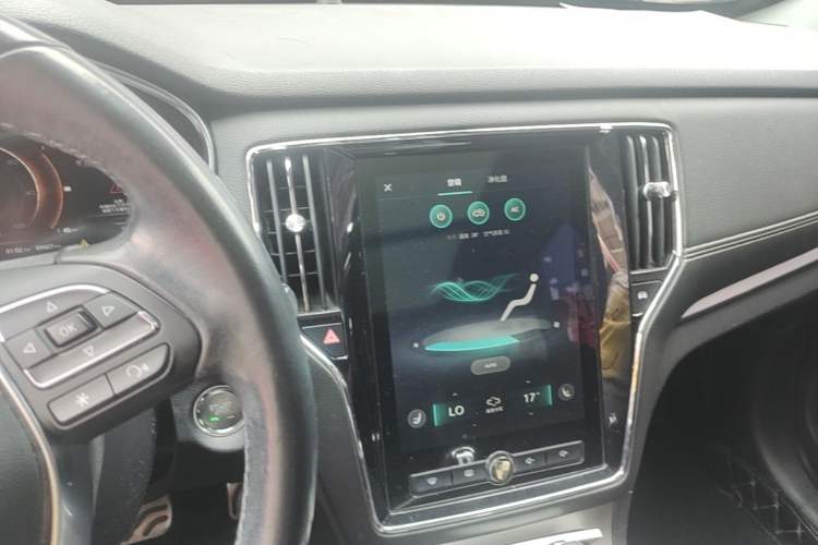 Used Roewe RX5 New Energy 2017 eRX5 50T Hybrid Connected Prestige Flagship Edition Audio And AC Panel