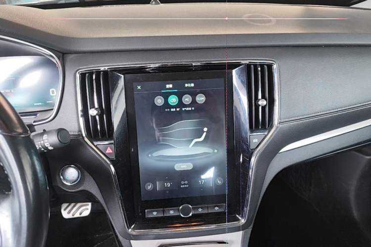 Used Roewe RX5 New Energy 2017 ERX5 EV400 Electric Internet Supreme Edition Audio And AC Panel