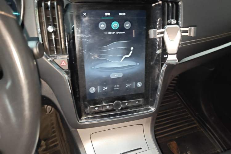 Used Roewe RX5 New Energy 2017 eRX5 50T Hybrid Connected Prestige Flagship Edition Audio And AC Panel