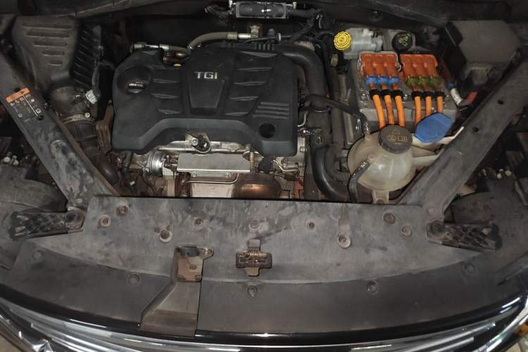 Used Roewe RX5 New Energy 2017 eRX5 50T Hybrid Connected Prestige Flagship Edition Engine Bay