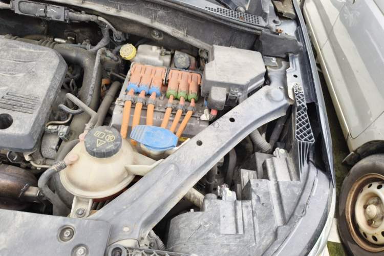 Used Roewe RX5 New Energy 2017 eRX5 50T Hybrid Connected Prestige Flagship Edition Engine Bay Left