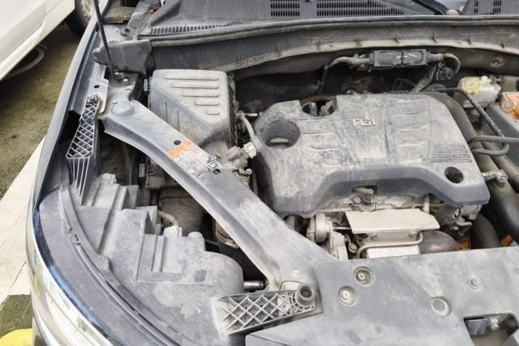 Used Roewe RX5 New Energy 2017 eRX5 50T Hybrid Connected Prestige Flagship Edition Engine Bay Right
