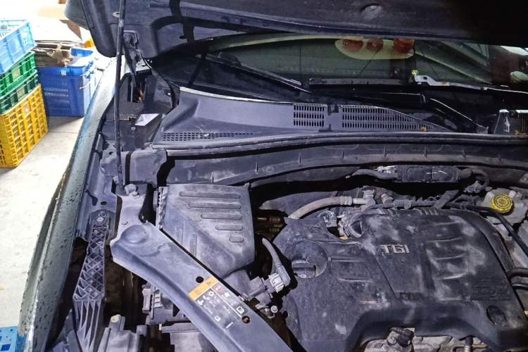 Used Roewe RX5 New Energy 2017 eRX5 50T Hybrid Connected Prestige Flagship Edition Engine Bay Right