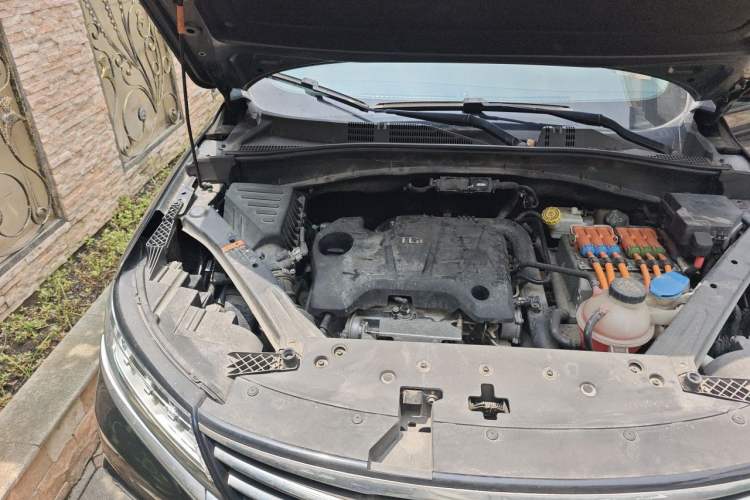 Used Roewe RX5 New Energy 2017 eRX5 50T Hybrid Connected Prestige Flagship Edition Engine Bay Right