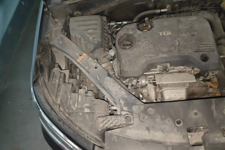 Used Roewe RX5 New Energy 2017 eRX5 50T Hybrid Connected Prestige Flagship Edition Engine Bay Right