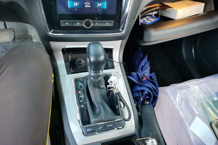 Used Roewe RX5 New Energy 2017 eRX5 50T Hybrid Connected Prestige Flagship Edition Gear Lever