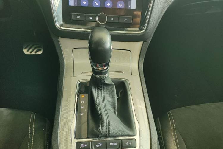 Used Roewe RX5 New Energy 2017 eRX5 50T Hybrid Connected Prestige Flagship Edition Gear Lever