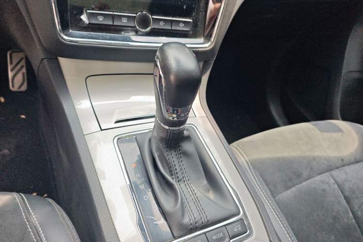 Used Roewe RX5 New Energy 2017 eRX5 50T Hybrid Connected Prestige Flagship Edition Gear Lever