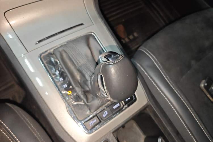 Used Roewe RX5 New Energy 2017 eRX5 50T Hybrid Connected Prestige Flagship Edition Gear Lever