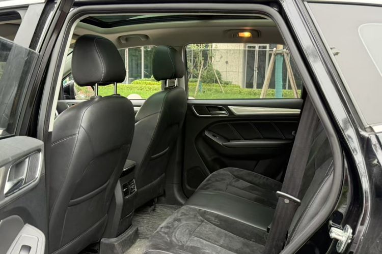 Used Roewe RX5 New Energy 2017 eRX5 50T Hybrid Connected Prestige Flagship Edition Interior 2