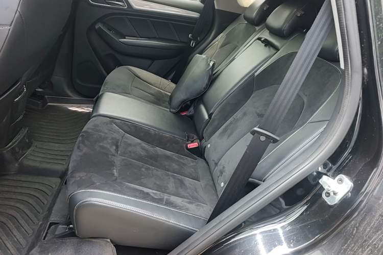 Used Roewe RX5 New Energy 2017 eRX5 50T Hybrid Connected Prestige Flagship Edition Left Rear Seat
