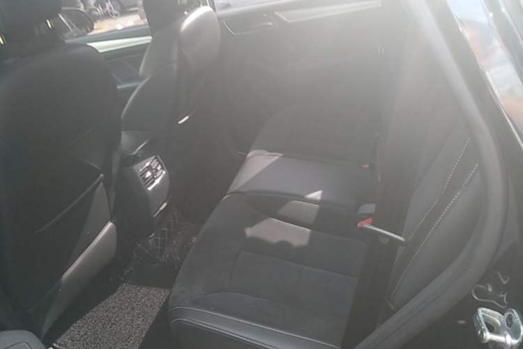Used Roewe RX5 New Energy 2017 eRX5 50T Hybrid Connected Prestige Flagship Edition Left Rear Seat