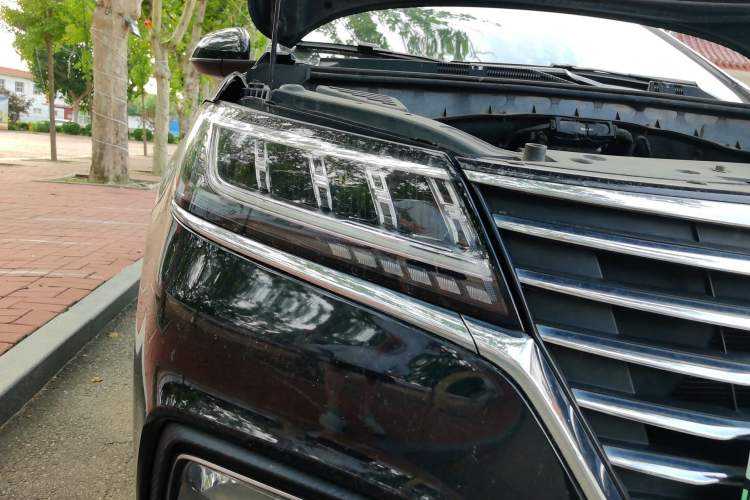 Used Roewe RX5 New Energy 2017 eRX5 50T Hybrid Connected Prestige Flagship Edition Right Front Headlight