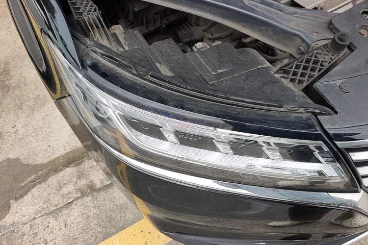 Used Roewe RX5 New Energy 2017 eRX5 50T Hybrid Connected Prestige Flagship Edition Right Front Headlight