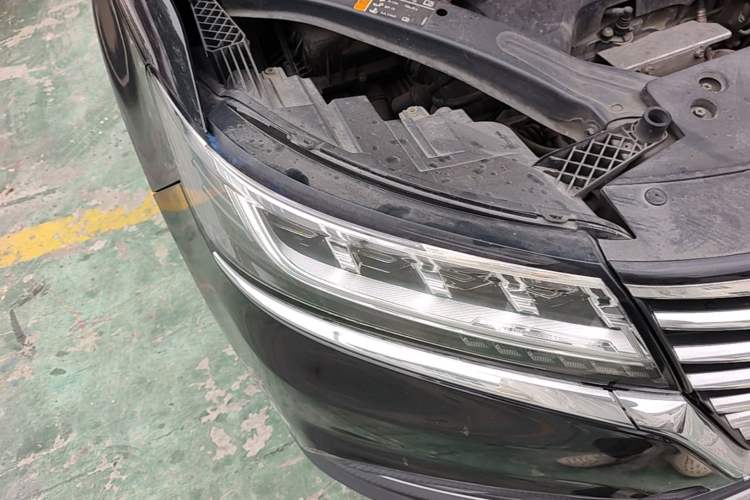 Used Roewe RX5 New Energy 2017 eRX5 50T Hybrid Connected Prestige Flagship Edition Right Front Headlight