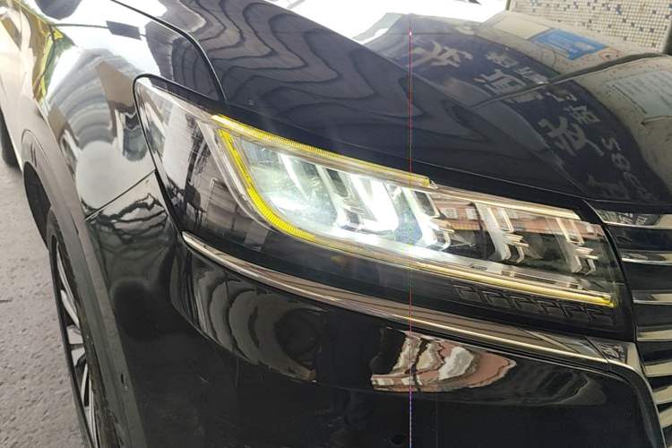 Used Roewe RX5 New Energy 2017 ERX5 EV400 Electric Internet Supreme Edition Right Front Headlight