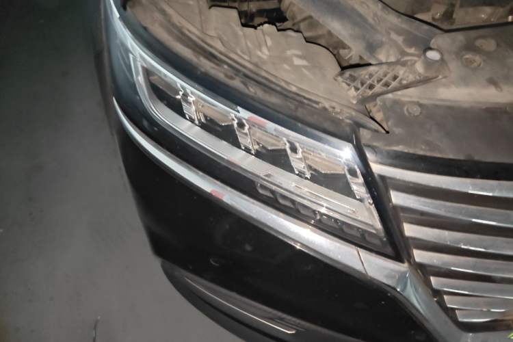 Used Roewe RX5 New Energy 2017 eRX5 50T Hybrid Connected Prestige Flagship Edition Right Front Headlight