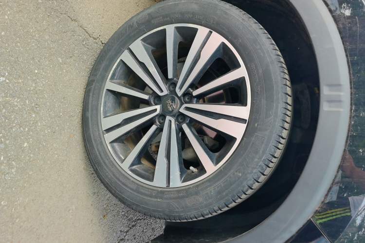 Used Roewe RX5 New Energy 2017 eRX5 50T Hybrid Connected Prestige Flagship Edition Right Front Wheel Hub