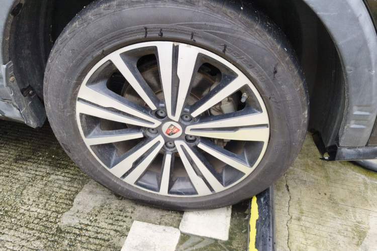 Used Roewe RX5 New Energy 2017 eRX5 50T Hybrid Connected Prestige Flagship Edition Right Front Wheel Hub