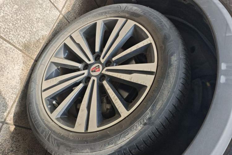 Used Roewe RX5 New Energy 2017 eRX5 50T Hybrid Connected Prestige Flagship Edition Right Front Wheel Hub