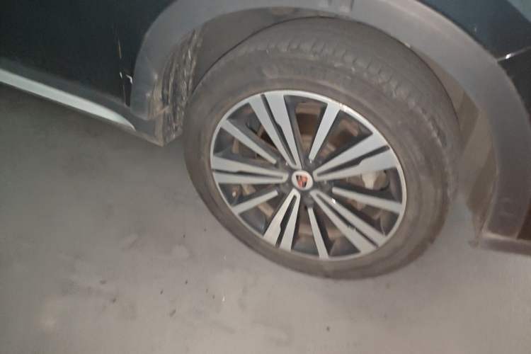 Used Roewe RX5 New Energy 2017 eRX5 50T Hybrid Connected Prestige Flagship Edition Right Front Wheel Hub