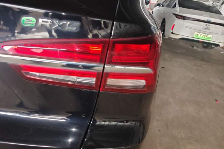Used Roewe RX5 New Energy 2017 eRX5 50T Hybrid Connected Prestige Flagship Edition Right Rear Taillight