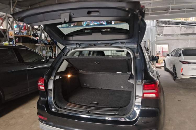 Used Roewe RX5 New Energy 2017 eRX5 50T Hybrid Connected Prestige Flagship Edition Trunk