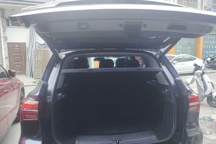 Used Roewe RX5 New Energy 2017 eRX5 50T Hybrid Connected Prestige Flagship Edition Trunk