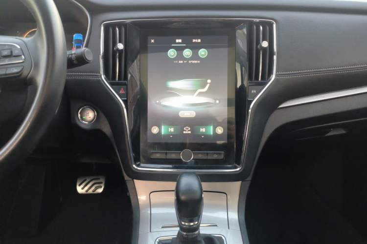 Used Roewe RX5 New Energy 2017 eRX5 50T Hybrid Connected Prestige Flagship Edition Audio And AC Panel