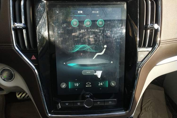 Used Roewe RX5 New Energy 2017 eRX5 50T Hybrid Connected Prestige Flagship Edition Audio And AC Panel