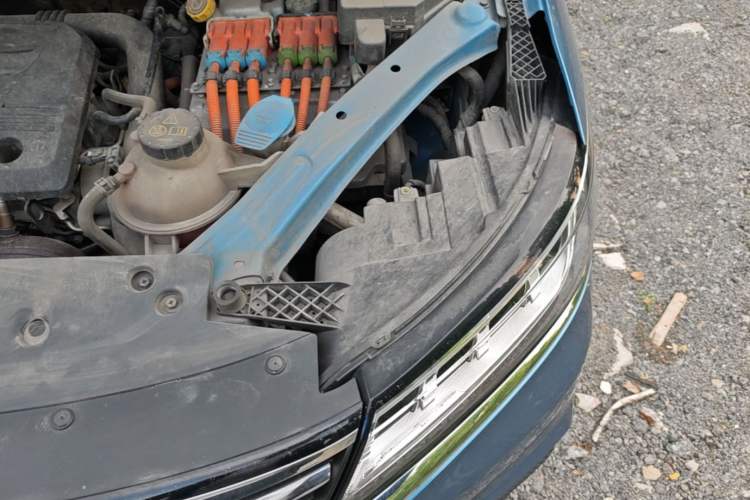 Used Roewe RX5 New Energy 2017 eRX5 50T Hybrid Connected Prestige Flagship Edition Engine Bay Left