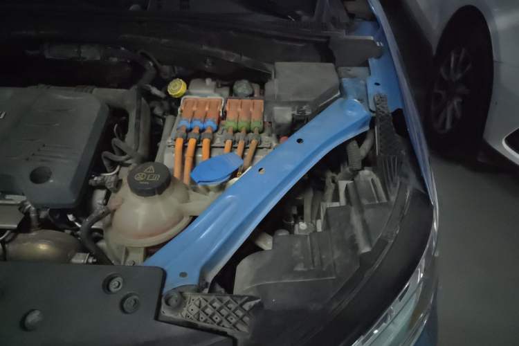 Used Roewe RX5 New Energy 2017 eRX5 50T Hybrid Connected Prestige Flagship Edition Engine Bay Left