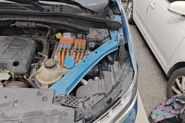Used Roewe RX5 New Energy 2017 eRX5 50T Hybrid Connected Prestige Flagship Edition Engine Bay Left