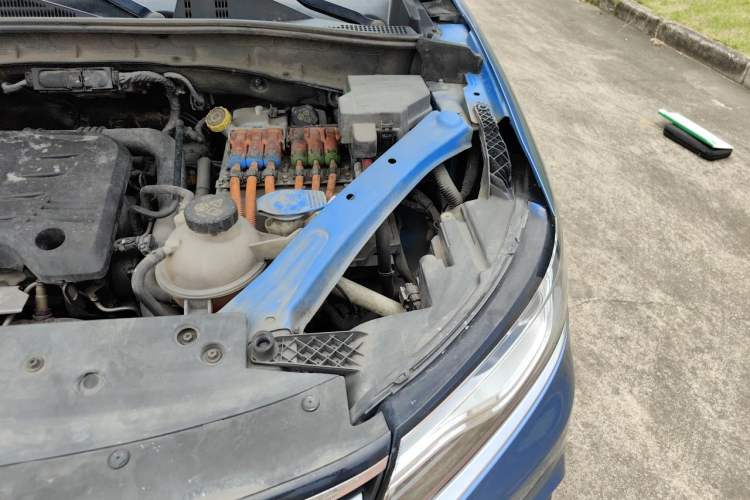 Used Roewe RX5 New Energy 2017 eRX5 50T Hybrid Connected Prestige Flagship Edition Engine Bay Left