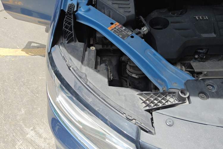 Used Roewe RX5 New Energy 2017 eRX5 50T Hybrid Connected Prestige Flagship Edition Engine Bay Right