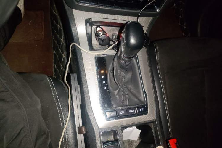 Used Roewe RX5 New Energy 2017 eRX5 50T Hybrid Connected Prestige Flagship Edition Gear Lever