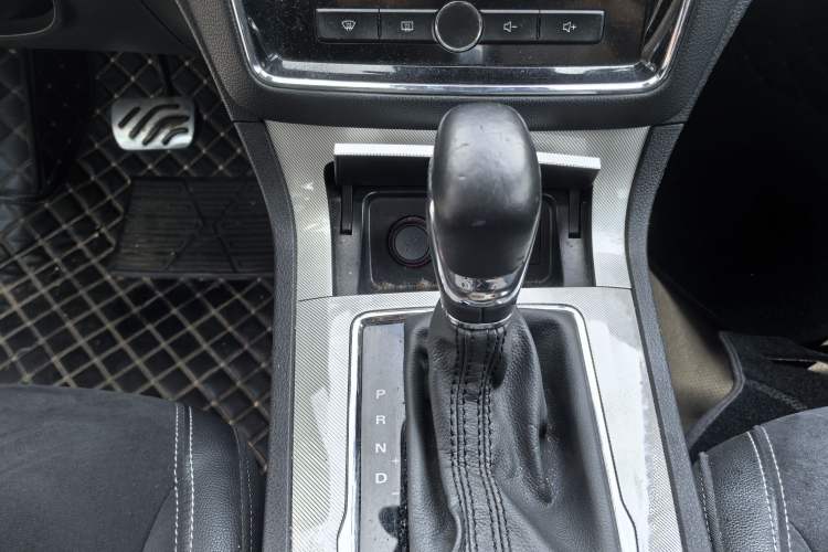 Used Roewe RX5 New Energy 2017 eRX5 50T Hybrid Connected Prestige Flagship Edition Gear Lever