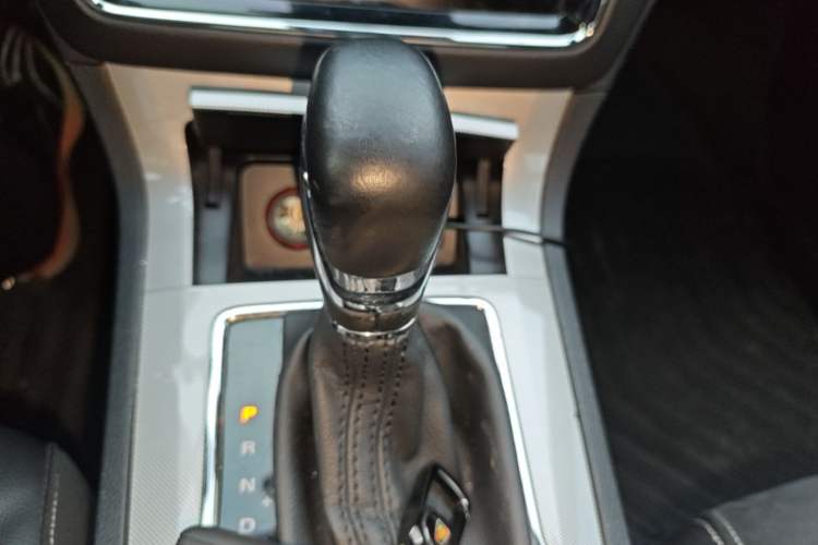Used Roewe RX5 New Energy 2017 eRX5 50T Hybrid Connected Prestige Flagship Edition Gear Lever
