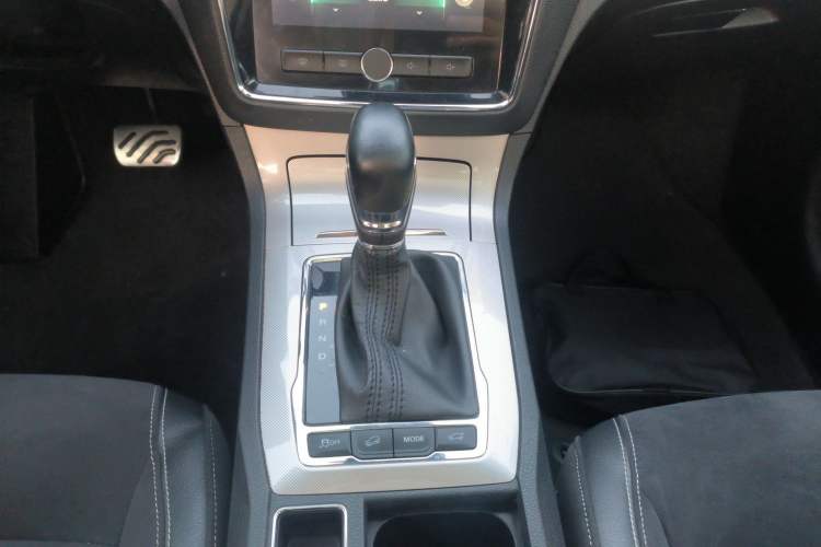 Used Roewe RX5 New Energy 2017 eRX5 50T Hybrid Connected Prestige Flagship Edition Gear Lever