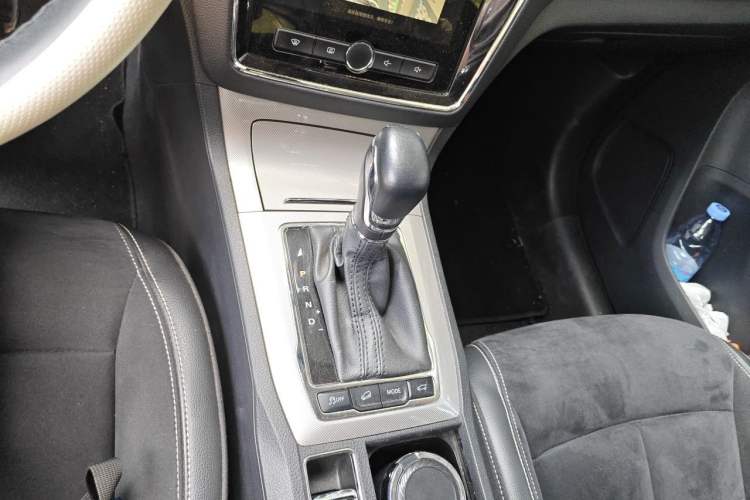 Used Roewe RX5 New Energy 2017 eRX5 50T Hybrid Connected Prestige Flagship Edition Gear Lever