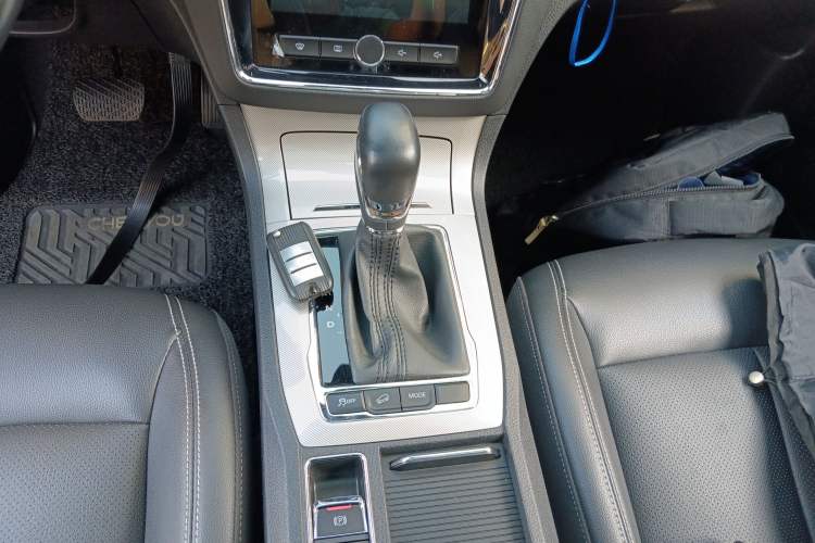 Used Roewe RX5 New Energy 2017 eRX5 50T Hybrid Connected Prestige Flagship Edition Gear Lever