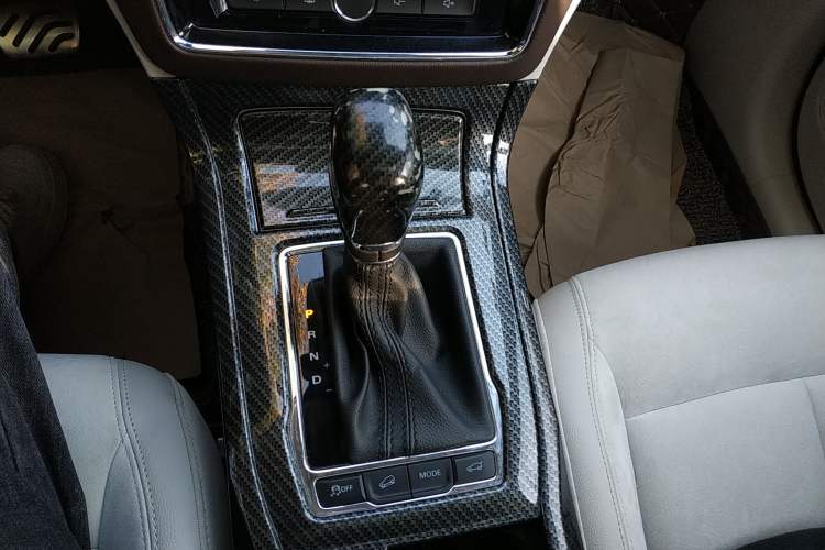 Used Roewe RX5 New Energy 2017 eRX5 50T Hybrid Connected Prestige Flagship Edition Gear Lever